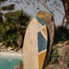 La planche d'équilibre Lizay en présentation devant la piscine